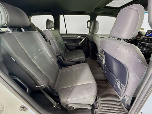 Used 2022 Lexus GX 460 Premium w/ Accessory Package image 35