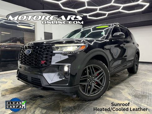 Used 2025 Ford Explorer ST image 1