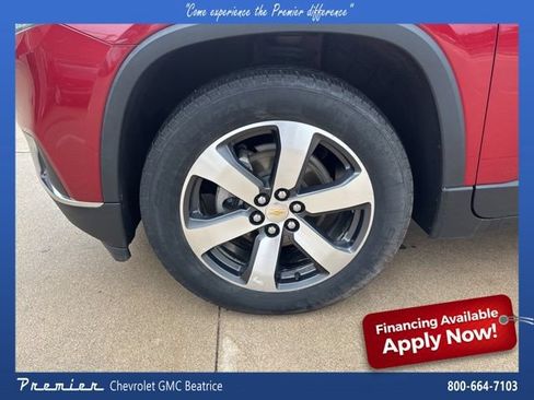 Used 2019 Chevrolet Traverse LT w/ LT Premium Package FWD image 12