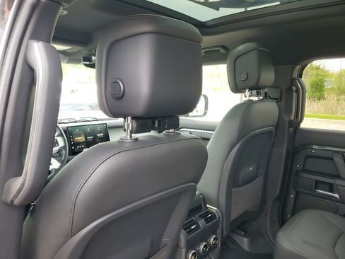 Certified 2025 Land Rover Defender 130 X-Dynamic SE AWD/4WD image 26