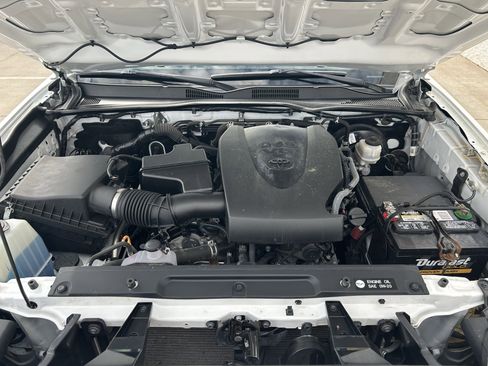 Certified 2018 Toyota Tacoma SR5 image 13