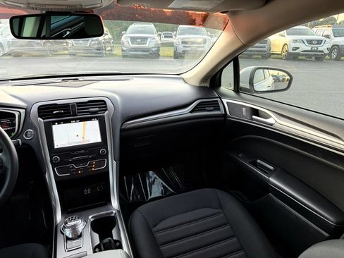 Used 2019 Ford Fusion SE FWD image 21
