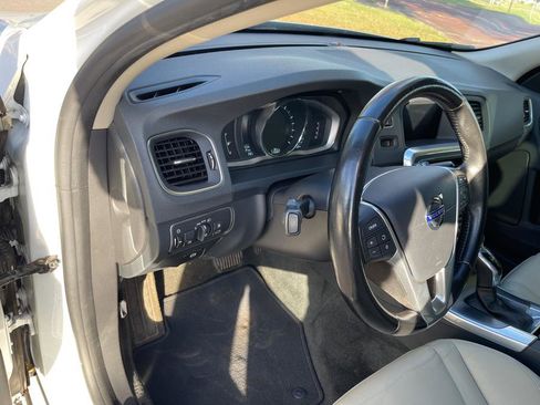 Used 2015 Volvo V60 T5 Cross Country image 14