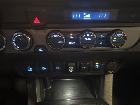 Used 2022 Toyota Tacoma TRD Sport image 23