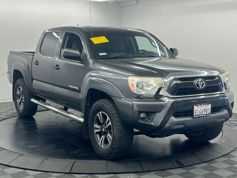 Used 2015 Toyota Tacoma PreRunner w/ SR5 Package RWD image 3