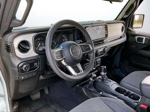 Certified 2024 Jeep Wrangler Unlimited Sahara AWD/4WD image 19