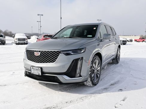 Used 2025 Cadillac XT6 Premium Luxury image 4
