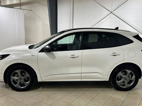 Used 2023 Ford Escape ST-Line w/ Tech Pack #1 AWD/4WD image 2