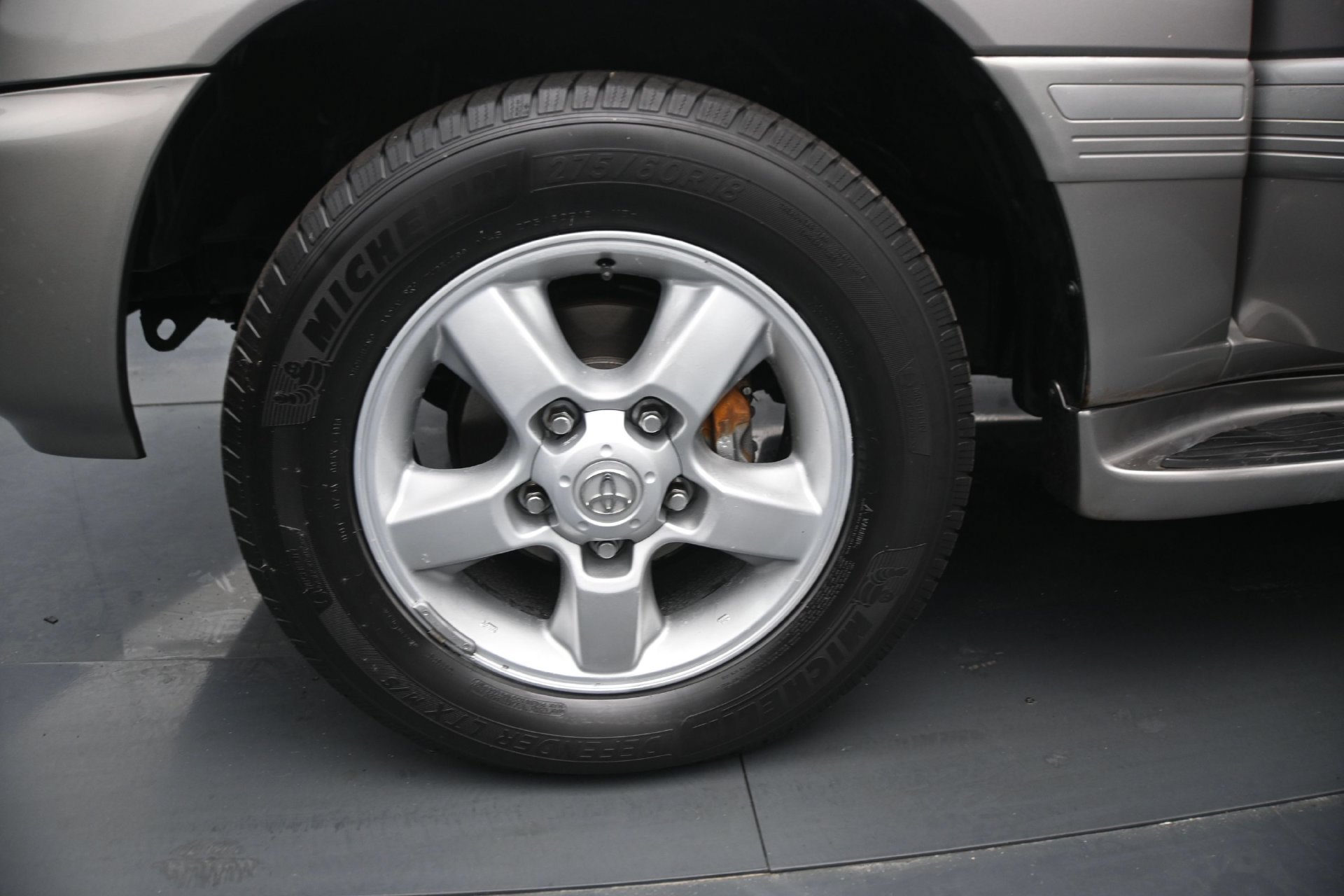 Used 2005 Toyota Land Cruiser AWD/4WD image 27