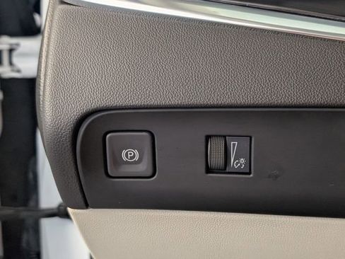 Used 2023 Buick Enclave Essence image 26