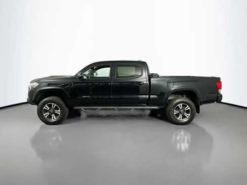 Used 2017 Toyota Tacoma TRD Off-Road AWD/4WD image 5
