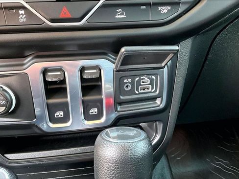 Used 2022 Jeep Wrangler Sport AWD/4WD image 16