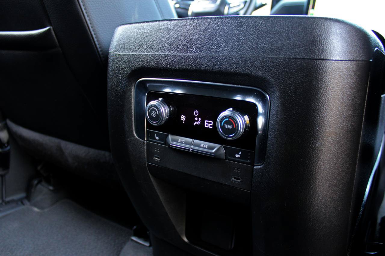 Used 2025 GMC Yukon Denali AWD/4WD image 44