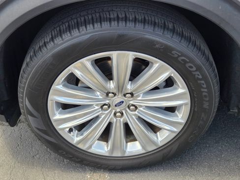 Certified 2023 Ford Explorer Limited w/ Limited Technology Package RWD image 9