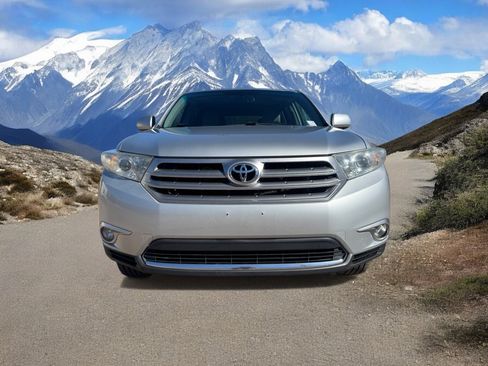 Used 2012 Toyota Highlander Limited w/ Tow Pkg AWD/4WD image 8