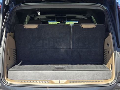 Used 2019 Cadillac Escalade Platinum image 9