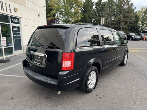 Used 2008 Chrysler Town & Country Touring FWD image 12