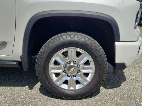 Certified 2025 Chevrolet Silverado 2500 High Country w/ Technology Package AWD/4WD image 6