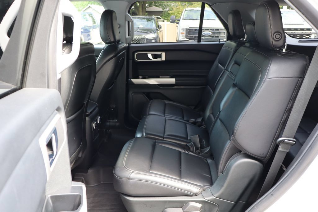 Used 2020 Ford Explorer XLT w/ Equipment Group 202A AWD/4WD image 9