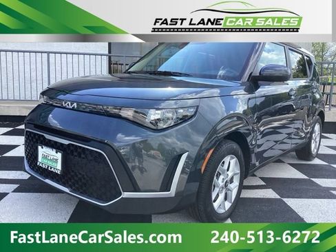 Used 2025 Kia Soul LX w/ LX Technology Package FWD image 1