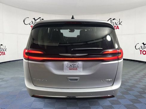 Used 2024 Chrysler Pacifica Limited FWD image 6