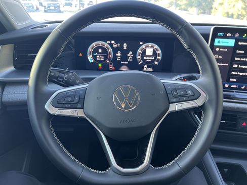 Used 2026 Volkswagen Tiguan S FWD image 15