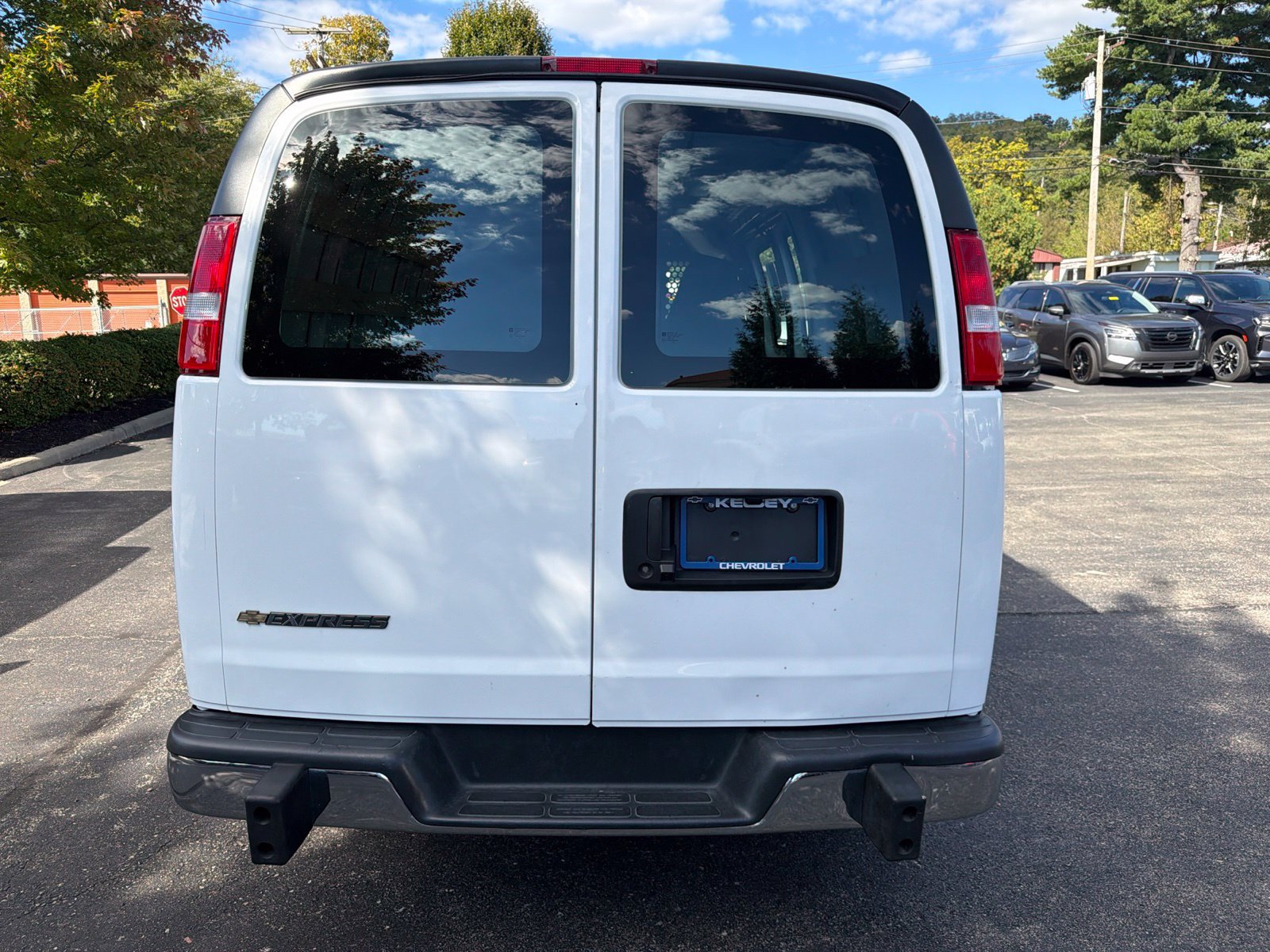 Used 2025 Chevrolet Express 2500 w/ Driver Convenience Package RWD image 4