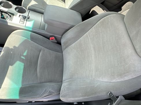 Used 2012 Toyota Highlander 4WD w/ Tech Pkg image 11