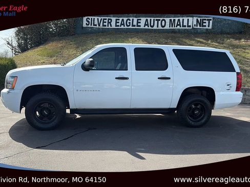 Used 2009 Chevrolet Suburban 2500 LS w/ Skid Plate Package image 2