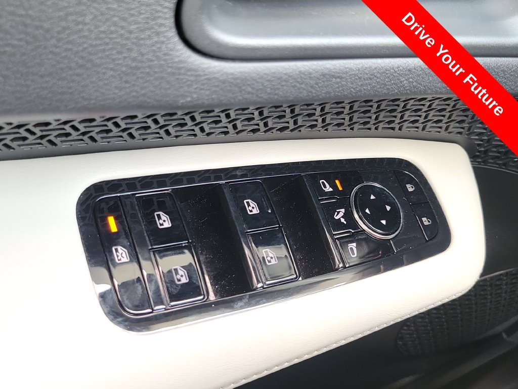 Used 2024 Nissan Ariya FWD image 16