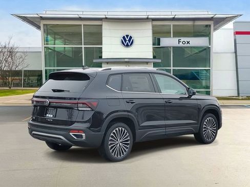 New 2026 Volkswagen Taos SE image 4
