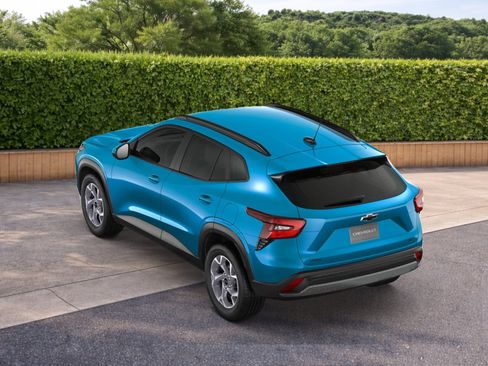 New 2026 Chevrolet Trax LT image 2