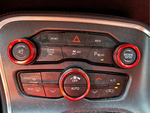 Used 2015 Dodge Challenger R/T Scat Pack w/ Leather Interior Group RWD image 30