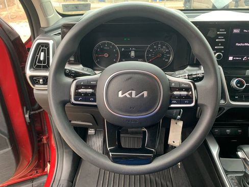 Used 2023 Kia Sorento LX image 29