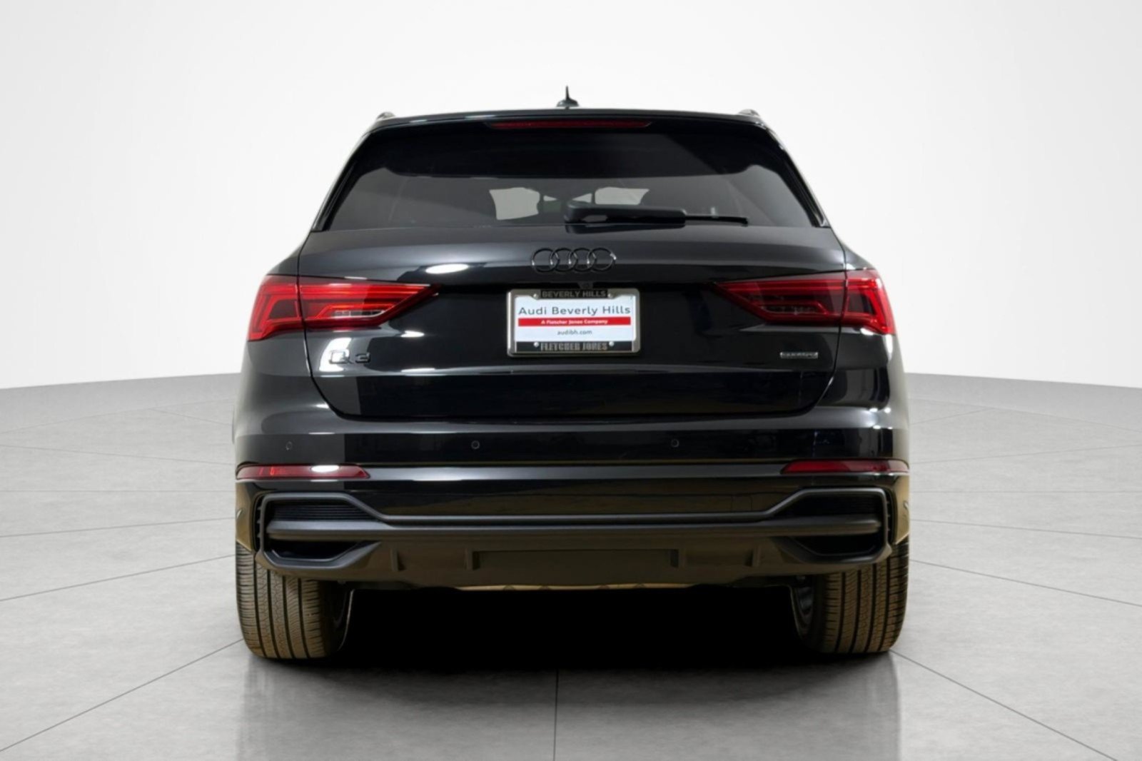 Used 2023 Audi Q3 2.0T Premium w/ Black Optic Sport Package AWD/4WD image 4