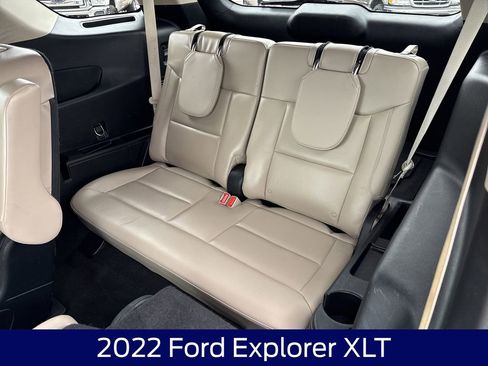 Used 2022 Ford Explorer XLT AWD/4WD image 16