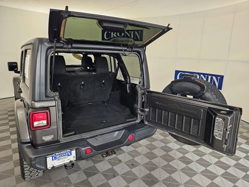 Used 2019 Jeep Wrangler Unlimited Sahara AWD/4WD image 23