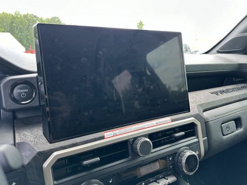 Certified 2025 Toyota Tacoma Limited AWD/4WD image 12