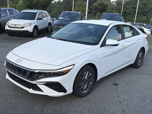 New 2026 Hyundai Elantra Hybrid FWD image 3