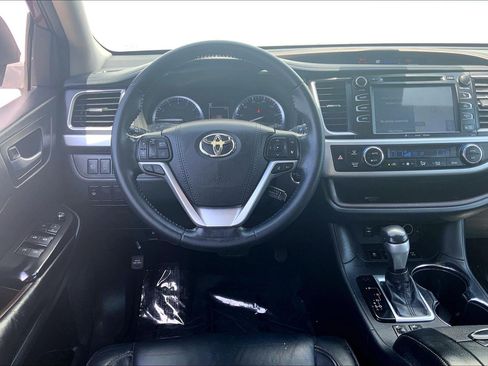 Used 2018 Toyota Highlander XLE AWD/4WD image 6