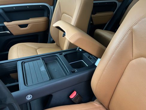 Used 2023 Land Rover Defender 110 image 15