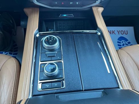 Used 2024 Ford Expedition Platinum image 18