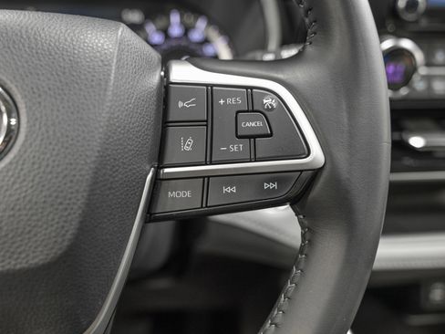 Used 2022 Toyota Highlander XLE image 20