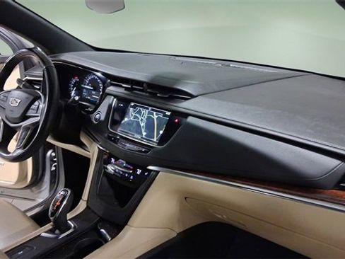 Used 2018 Cadillac XT5 Luxury w/ Driver Awareness Package image 21