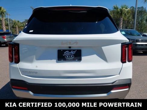 Used 2025 Kia Sorento S image 6