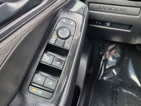 Used 2023 Nissan Rogue S image 30