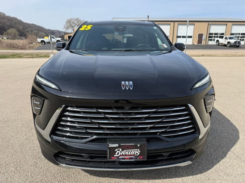 Used 2025 Buick Enclave Preferred AWD/4WD image 2