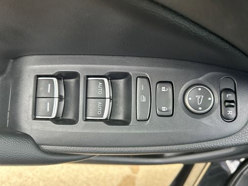 Used 2019 Honda Accord Sport image 11