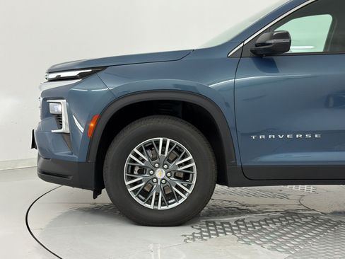 Used 2026 Chevrolet Traverse LT FWD image 25