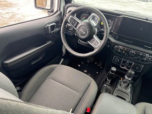 Used 2025 Jeep Wrangler Unlimited Sahara w/ Safety Group image 20